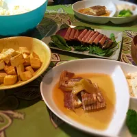 平日のばんごはん☆真かすべ煮・おからとらっきょうのサラダ・カツオのたたき・生揚げマヨ炒め・きのこ汁|zuzu☆さん