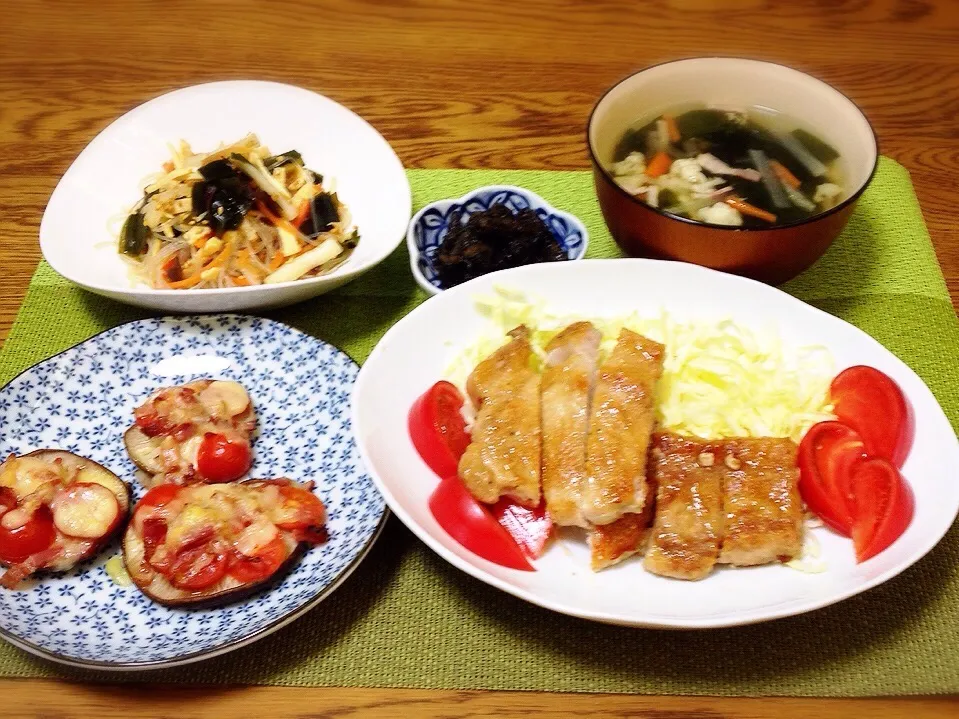 くららさんの春雨サラダ・黒ごまゴボウ・野菜たっぷりスープ・豚ロースの酢醤油ソテー・椎茸ピザ焼き|美也子さん