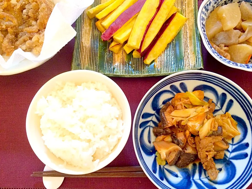 Snapdishの料理写真:野菜の辛味噌炒め   鶏皮唐揚げ   サツマイモのバター炒め   煮物|NAKATAさん