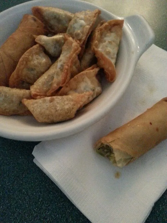 fried veggie dumpling and veggie spring roll.|Polly Gelfusoさん