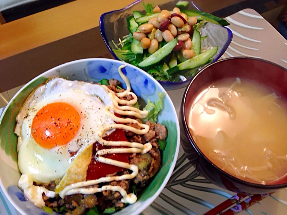 ナスと挽肉、レタス、バジル、サルサソースのごちゃ混ぜ丼|Tomokoさん