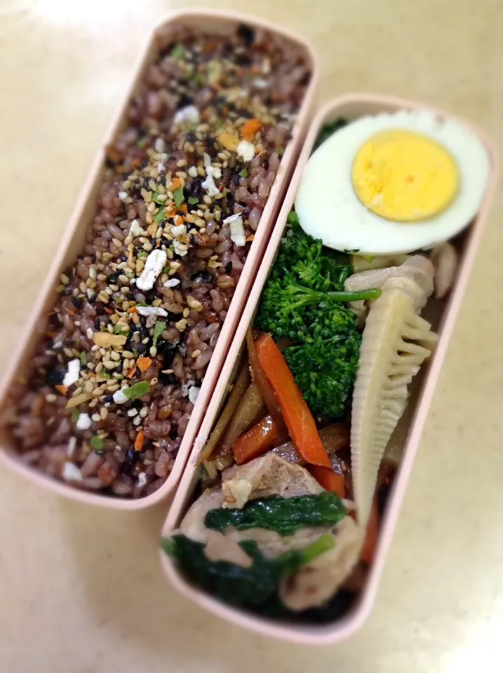 Today's lunch box. つわぶきと筍と鶏をかつおだしで。ウマウマ♪|hoppycowさん