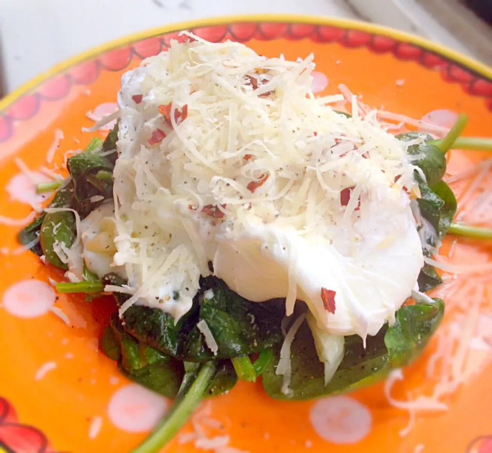 Poached Eggs with Coconut Sautéed Spinach, Yoghurt, Lime, Parmesan, Spring Onion & Chili Flakes|Safiraさん