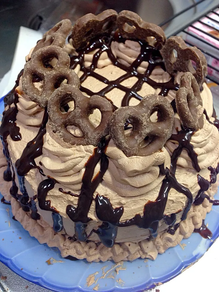 Hershey's pretzel chocolate cake❤️|Germaine Español Alab-Kodairaさん