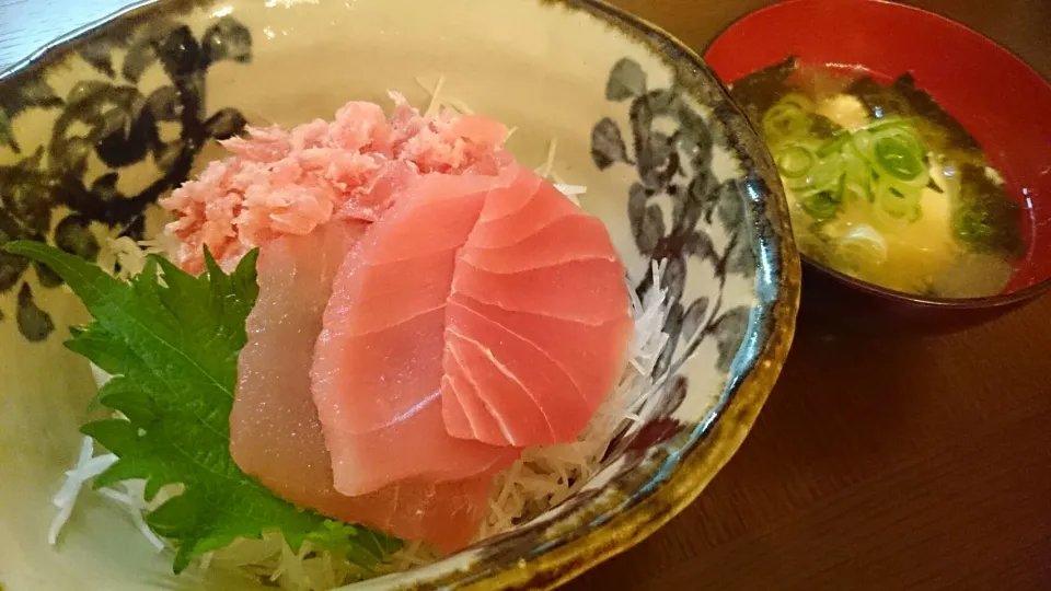 鮪丼、お味噌汁|アンジェさん