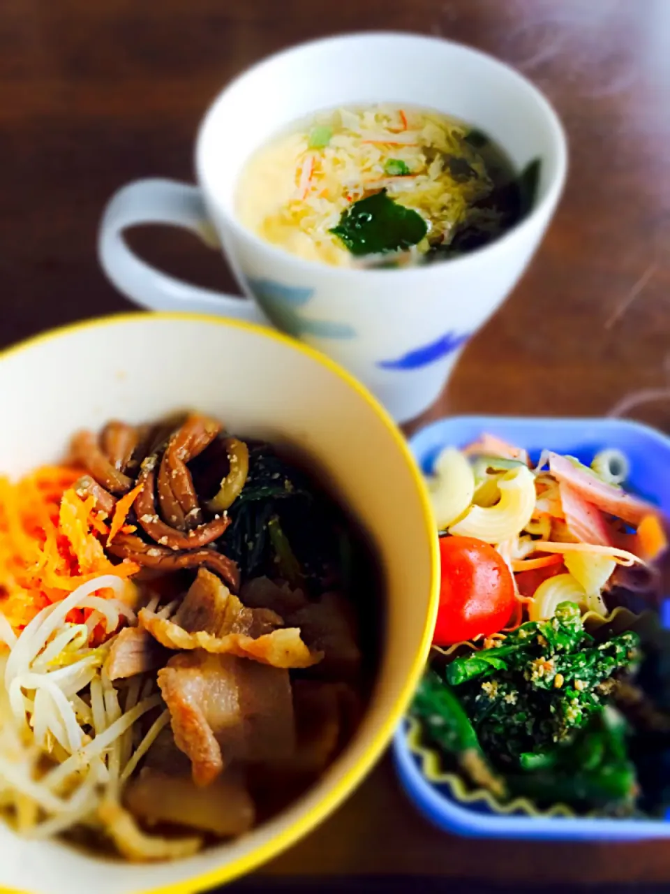 今日のお昼ご飯。ビビンバとマカロニサラダ、菜の花の胡麻和え。とたまごスープ|ケイトさん