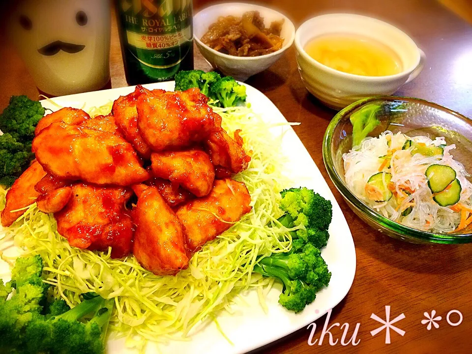 ともさんの料理 鶏胸肉のピリ辛ケチャップ炒め♪チョッパーちゃんの春雨サラダ、牛ごぼう、色々野菜のコンソメスープ♡|いく❤️さん