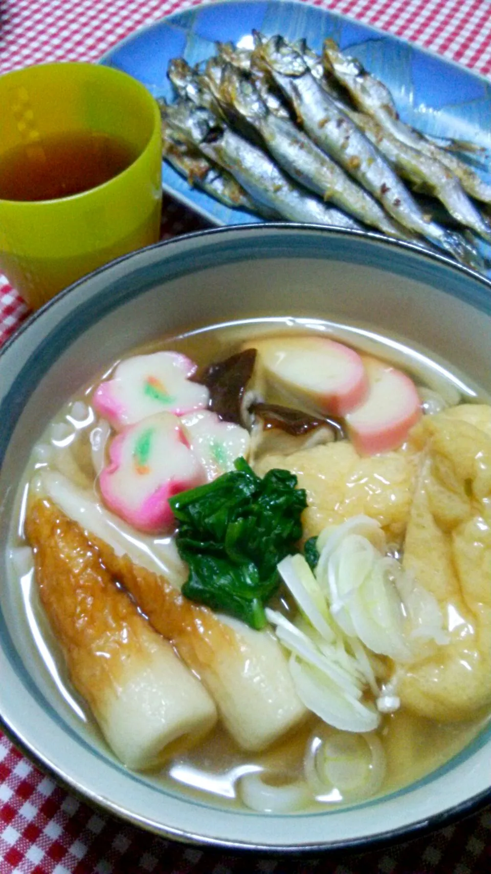 Snapdishの料理写真:あんかけうどん(生姜･蒲鉾･ちくわ･花麩･油揚げ･椎茸･ほうれん草･白ねぎ)、焼きししゃも(オリーブオイル)|まあるさん