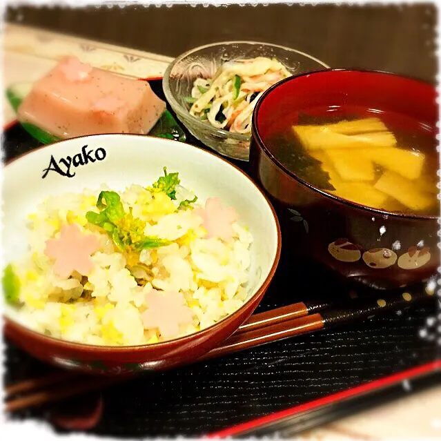 菜の花ご飯、筍とわかめのお味噌汁、さくら豆腐、大根のサラダ|亜矢子さん