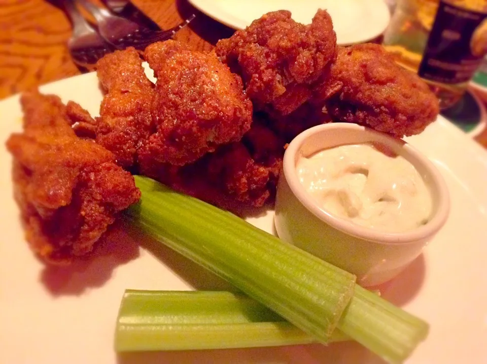 BuFFaLo WiNgs WiTh BLuE ChEesE DrESsiNg|GeMzKiTchさん