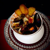 Snapdishの料理写真:sauce of mussels  and clams|elisa s.さん