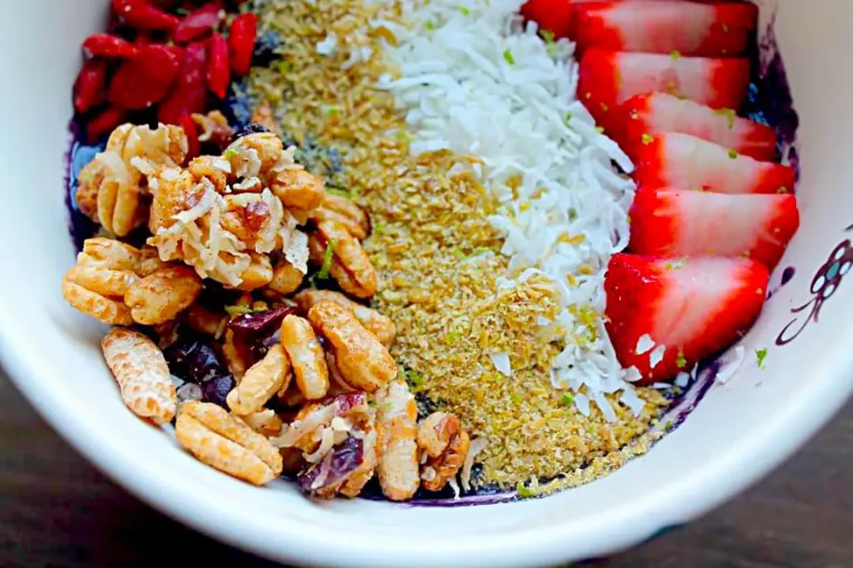 Snapdishの料理写真:Blueberry  and Blackberry Smoothie Bowl with flaxseed grounds, coconut, strawberries, goji berries and my homemade Cranberry Coconut Kamut Trail mix with a litt|lisaさん