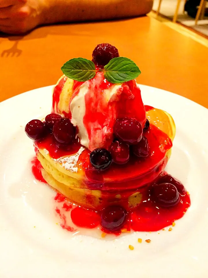 Berry pancakes ❤️|Piapplesさん