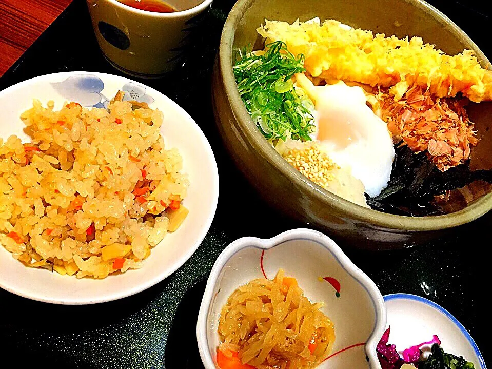 海老天のおうどんと炊き込みごはん|いわこさん