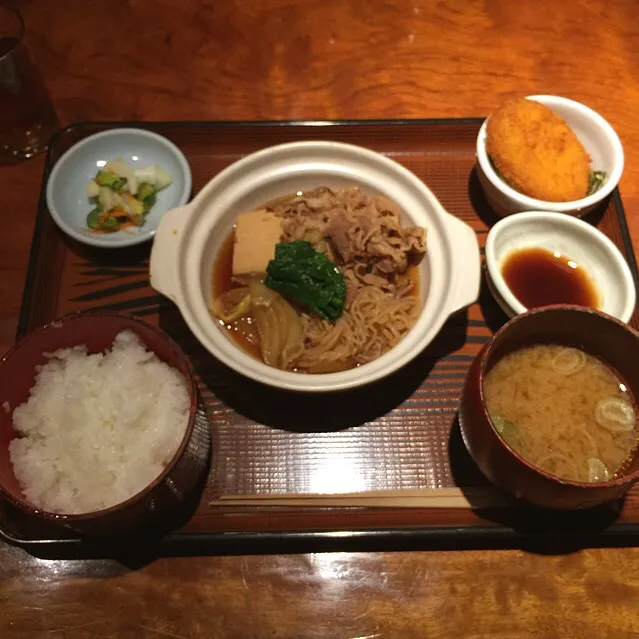 牛すき煮とポテトコロッケ 豚汁の定食|r1990297さん