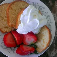 Homemade lemon cake