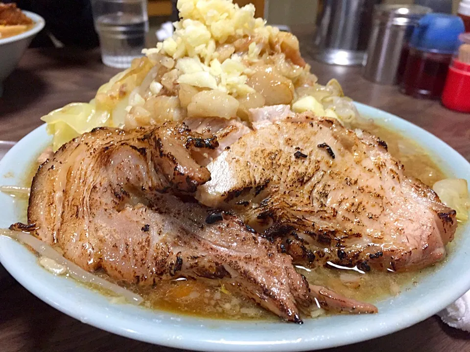 ラーメン 麺半分・野菜・ニンニク増し|とみさんさん