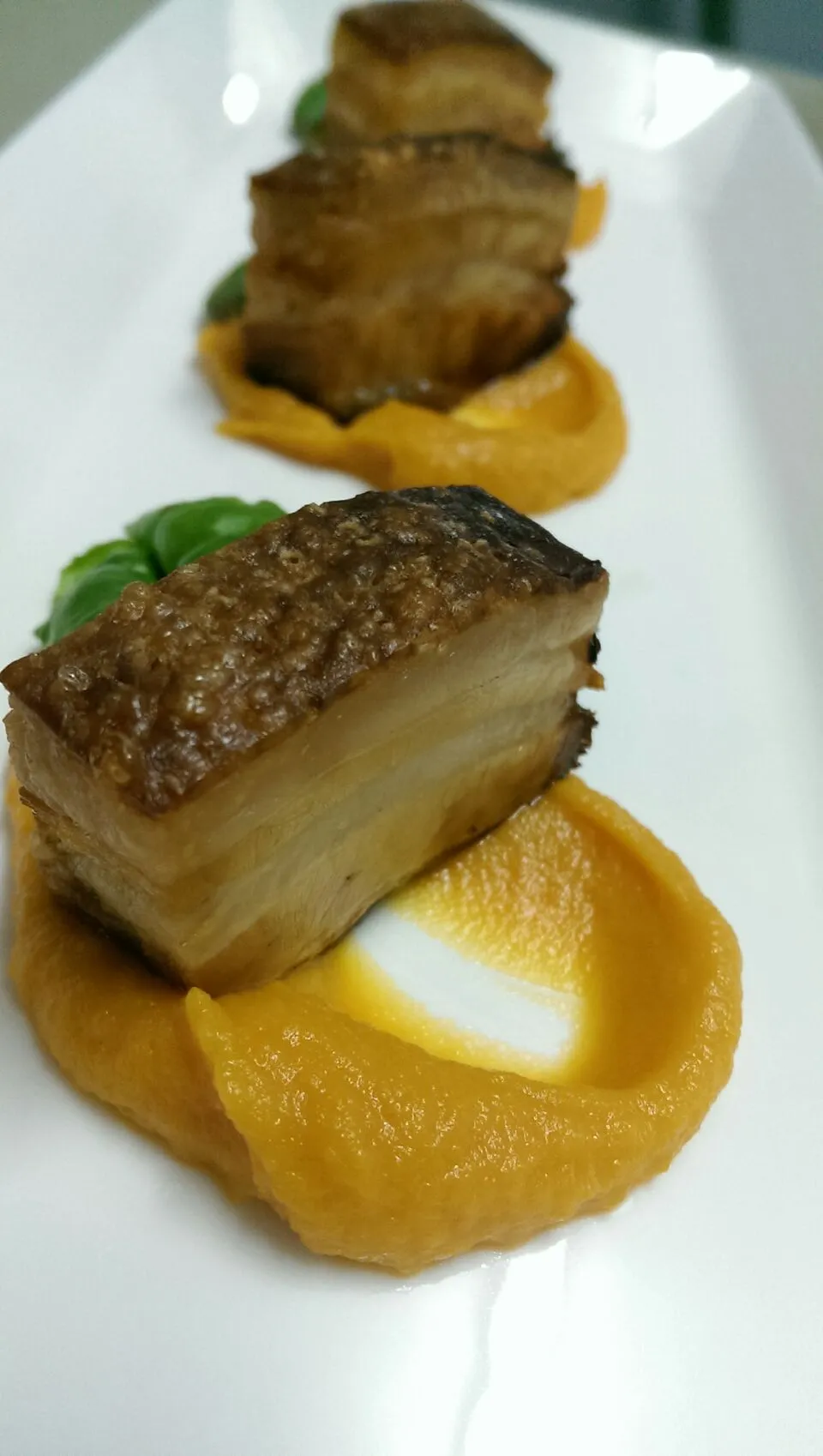 Crispy pork belly with butternut pumpkin puree!!|Hey_Chefさん