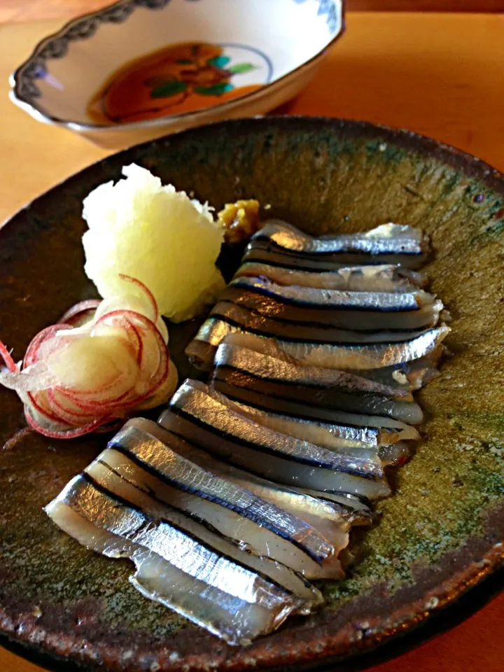 熊本産 きびなご造り しこの露レモンで|あきらさん