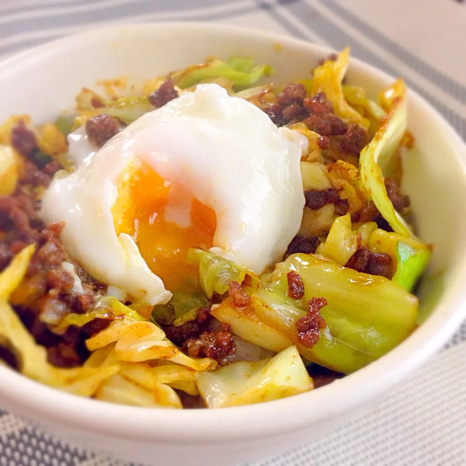 キャベツとひき肉のカレー風味丼|ぴらこさん