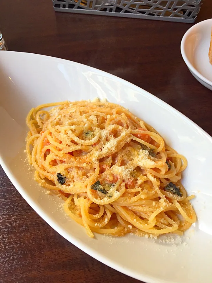 tomatoes and basil pasta|KellyCoさん