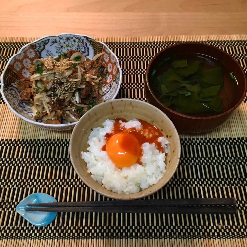 エアリーたまごかけごはん、さば味噌缶新玉ねぎ和え物|maruruさん