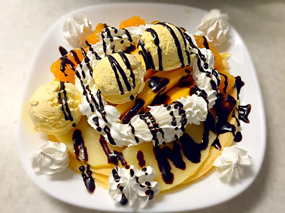 Snapdishの料理写真:Tropical Mango Crepe 😋😋😋 #mango #orange #apple #icecream #WhipCream #ChocolateSyrup 👍|joさん