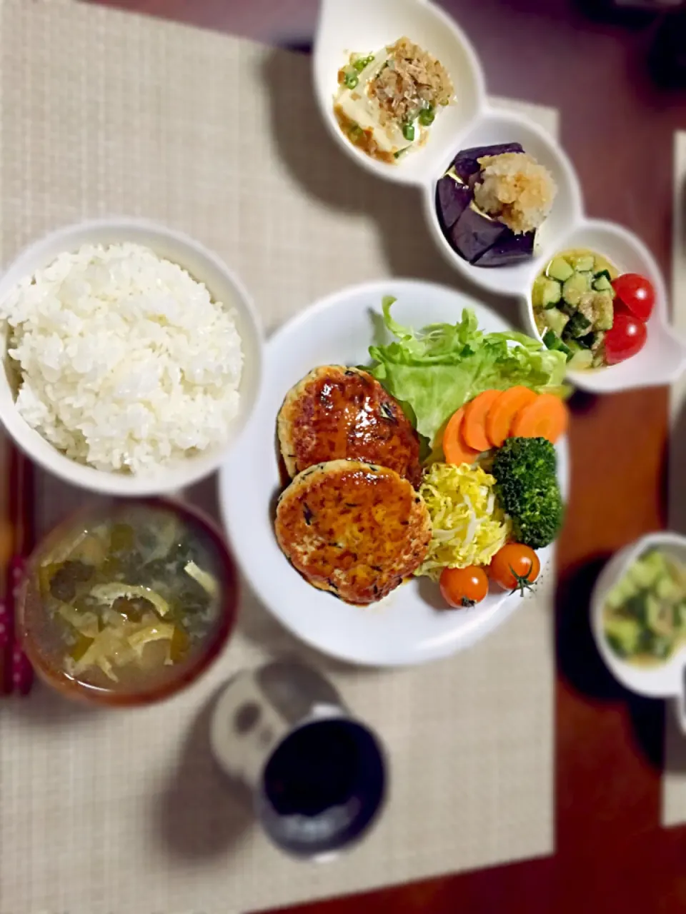 大根とおあげの味噌汁&蒸し野菜サラダ&豆腐とひじきのヘルシーハンバーグ&冷奴&梅きゅうり&ナスのおろしポン酢💓|あゆかさん