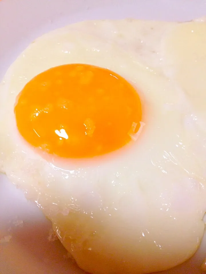 半熟とろ〜り目玉焼き🍳粗塩|まいりさん