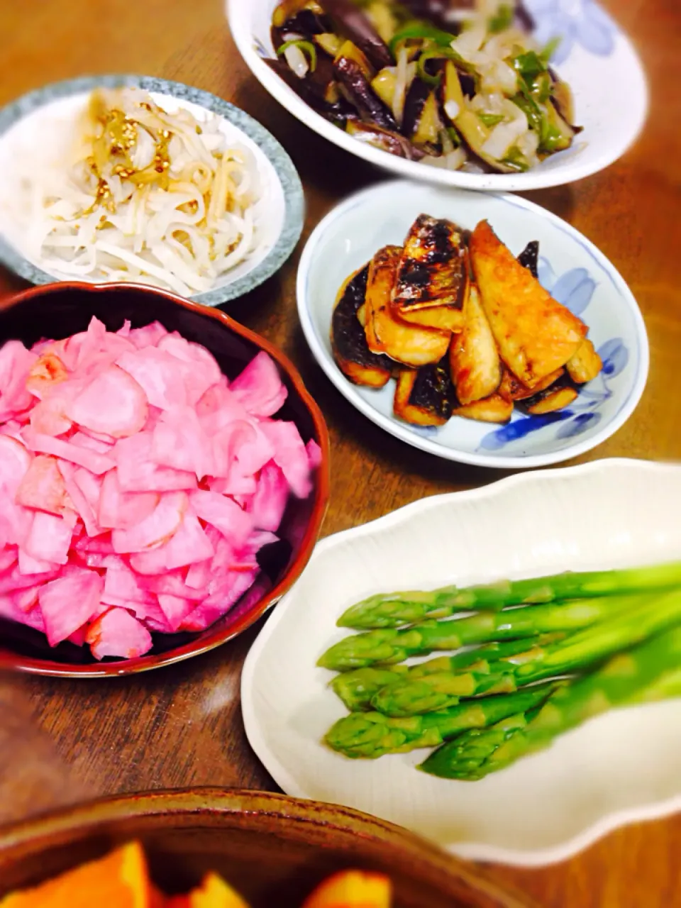 大根おぼろ昆布和え・茄子玉葱ピーマンの醤油麹炒め・焼魚(鯖)・アスバラ塩茹・カブ漬け|herb39michikoさん