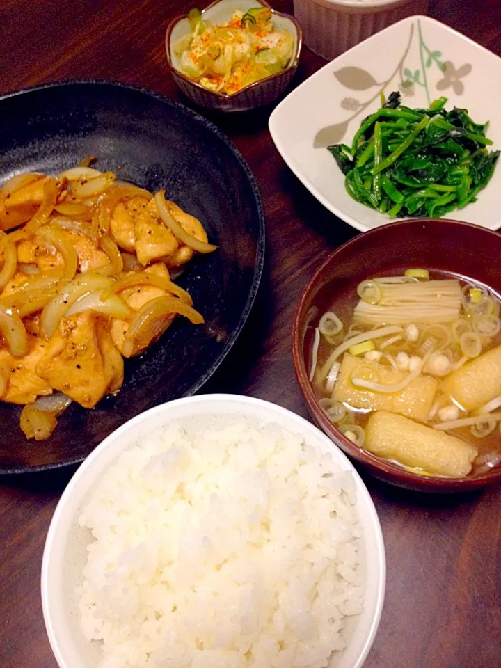 鶏肉の生姜焼き  ほうれん草のナムル  キャベツと胡瓜の浅漬け  油揚げとえのきの味噌汁|よし吉*さん