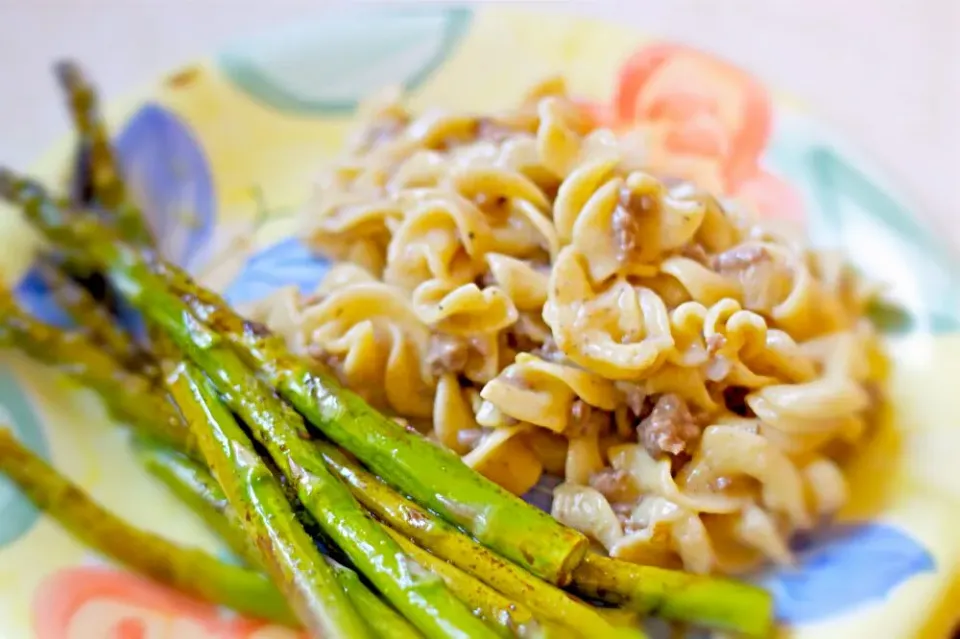 Snapdishの料理写真:Beefy noodles #beef #Noodles 

Go to: http://thecookingjourno.com/beefy-noodles-recipe/ for recipe & instructions|Hans Davidさん