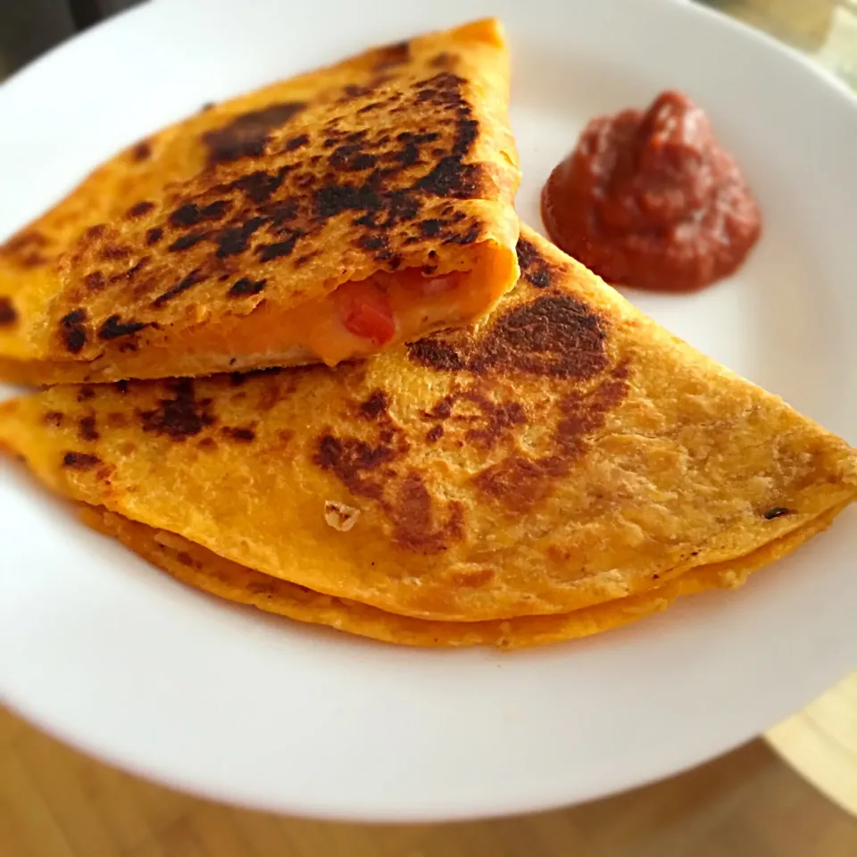 Cheese and Tomato Quesadilla|T.E.Dennisさん