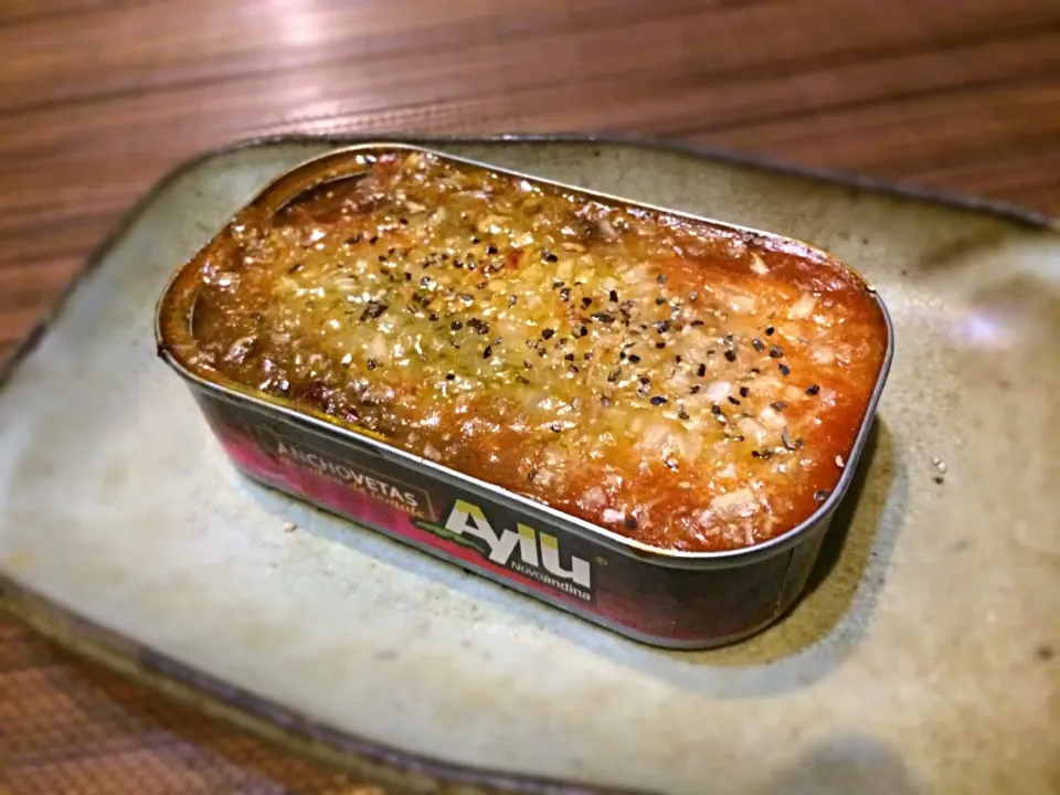 Snapdishの料理写真:ゆんゆんゅんさんの料理 オイルサーディンの缶つまwです。缶ごと加熱！の簡単調理|hisoka7さん