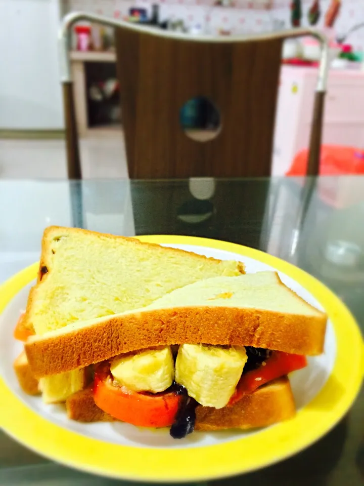 Banana sandwich with blueberry flavor|wu lan lieさん