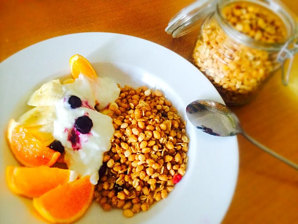 Fruits  granola with yoghurt|Masakiさん