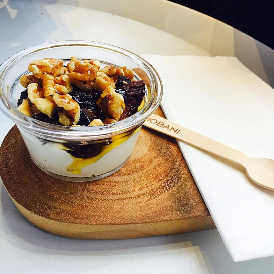 New York eats: Fig & walnut with honey yogurt at Chobani in Soho|victoria valerioさん