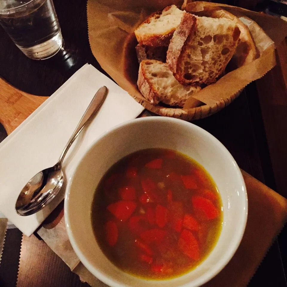 New York eats: vegetable soup with bread|victoria valerioさん