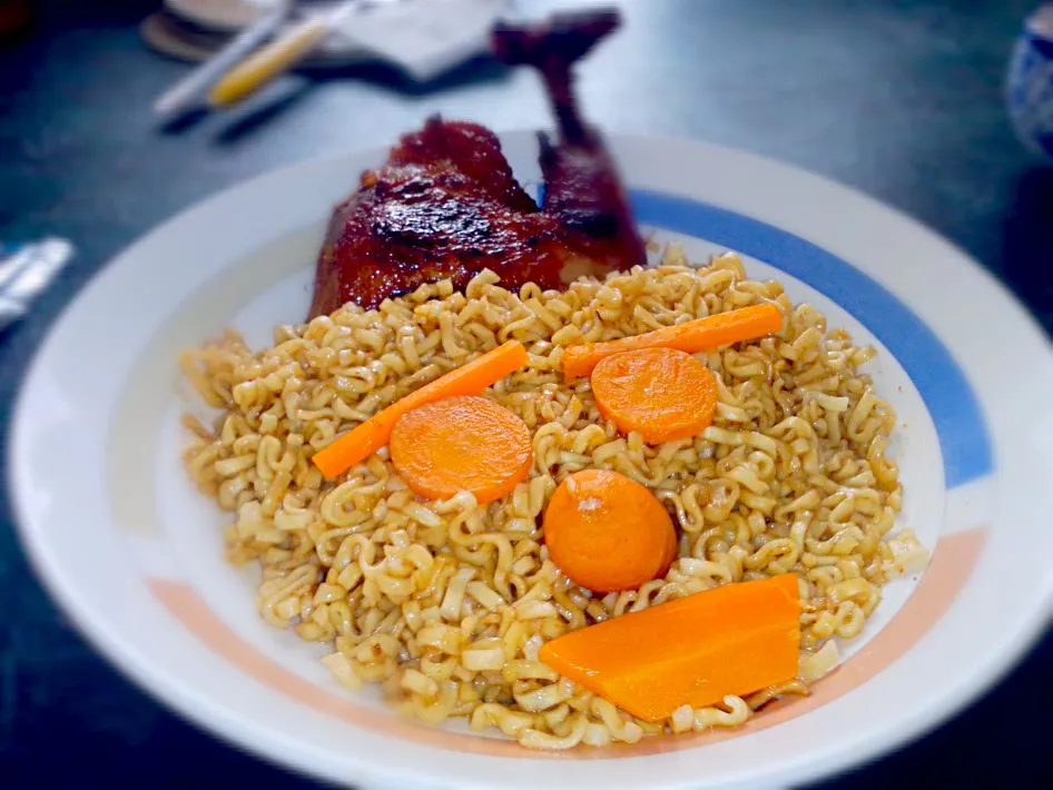 noodle with carrot and chicken 
 #foodies #Chicken #carrot #Fried Noodles|Michelle lawrenceさん