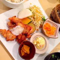 Snapdishの料理写真:ランチ からあげプレート|yasuchiさん