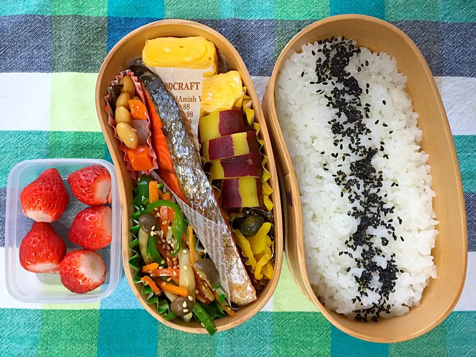 Snapdishの料理写真:焼き鮭弁当|Ayumi Tさん