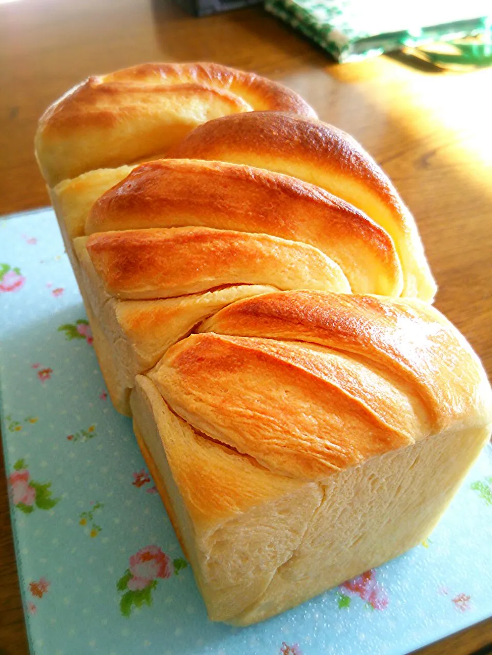 なんちゃってデニッシュ食パン焼きました🍞|ちはるさん