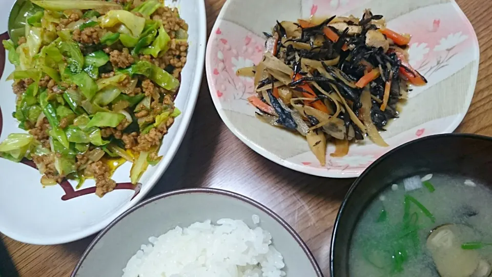 ・キャベツと豚ひき肉のカレー炒め
・ひじきと牛蒡の煮物
・しじみの味噌汁|ようかんさん