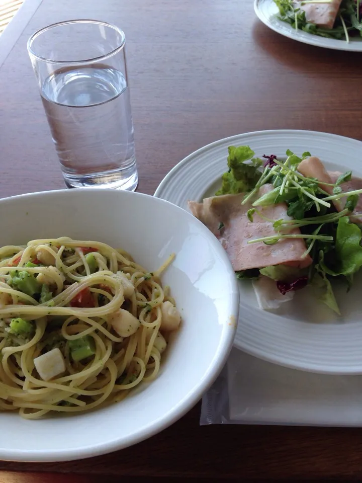 スパッカナポリのランチ 魚介類のスパ|Hirokuni  Enomotoさん