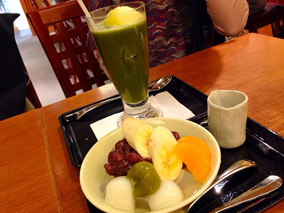 古今茶屋 で  グリンティーフロート   黒蜜のミニあんみつ|sono.kさん