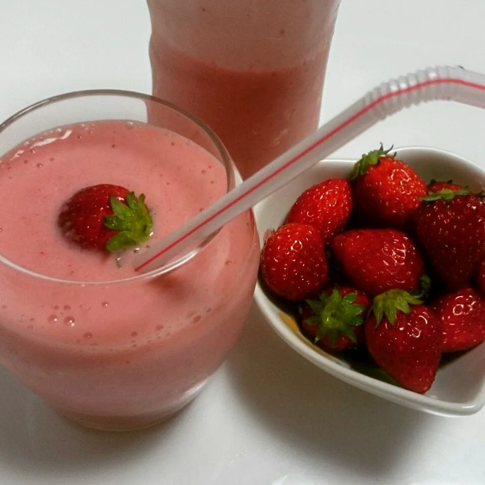 Strawberry-Banana & fruit yogurt smoothie|マリアさん