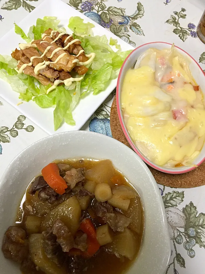 🐓の照り焼きサラダ💕鮭のグラタン💕牛スジと野菜の煮込み|☆光るさん