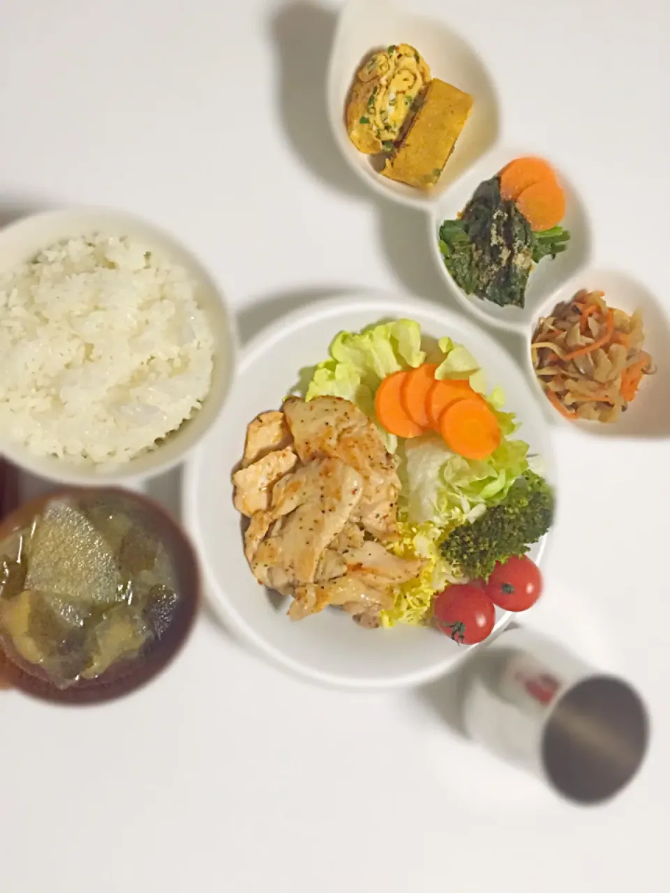 Snapdishの料理写真:大根とおあげの味噌汁&蒸し野菜サラダ&鶏手羽のレモンソテー&切り干し大根&ほうれん草のおひたし&ネギ入り卵焼き💓|あゆかさん