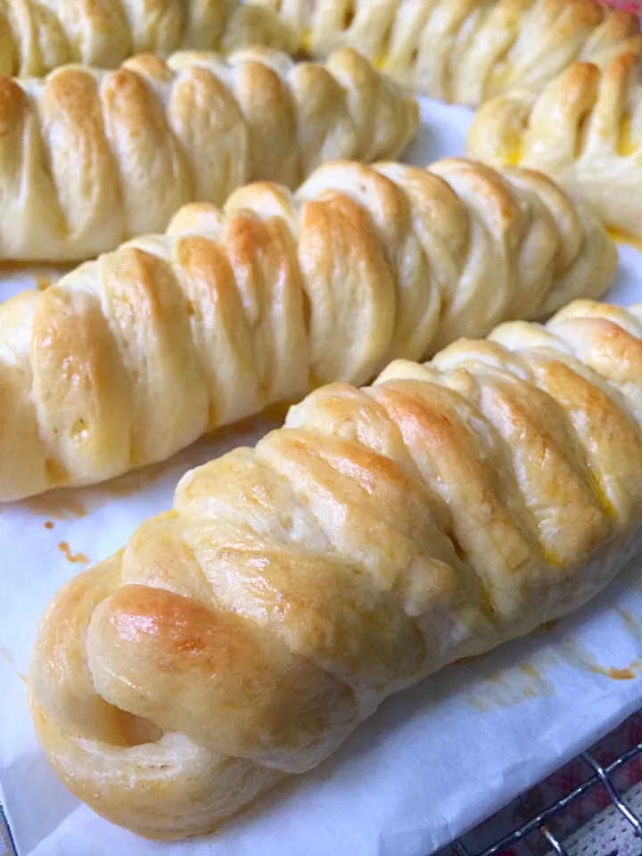 Caterpillar Sausage Rolls|Trish Wongさん