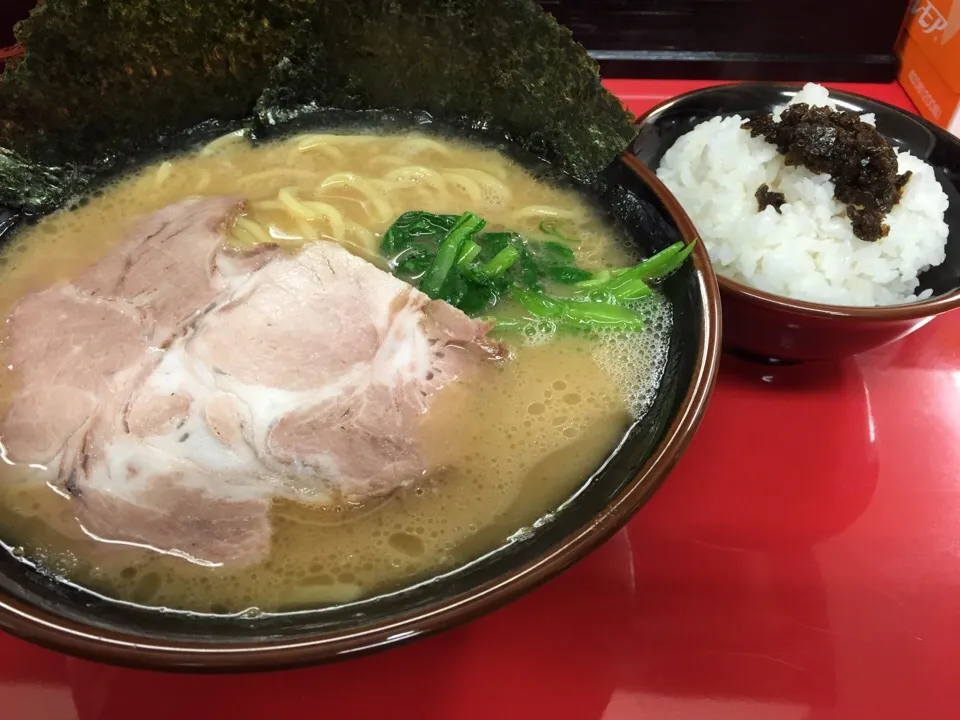 〆のラーメン・小ライス🍜|まさとさん